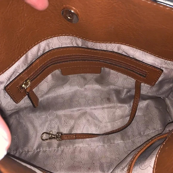 Michael Kors Bag, Used Michael Kors Hamilton Ivory Monogram Padlock Logo Satchel - Picture 3 of 5